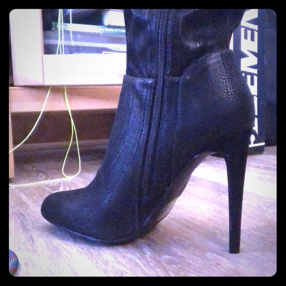 Shoe Dazzle Black Knee-High Boot Stilettos